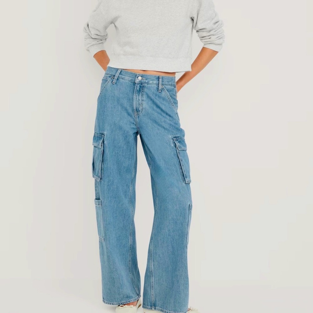 NWT Mid-Rise Baggy Wide-Leg Cargo Jeans 10